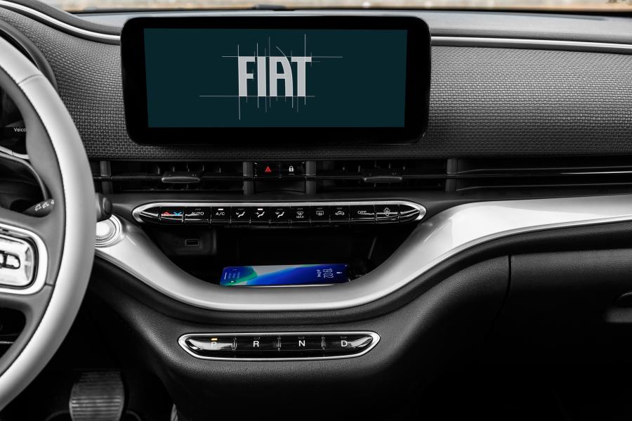 Детали интерьера Fiat 500 la Prima (332) 2020 года  (фото 18 из 41)